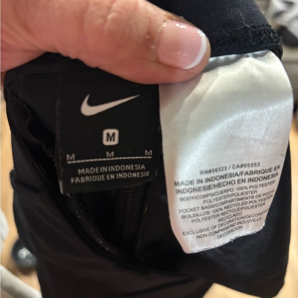 Nike Men's Black Joggers - Picture 3 of 3